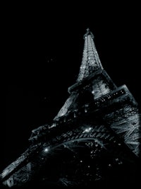 a black and white photo of the eiffel tower